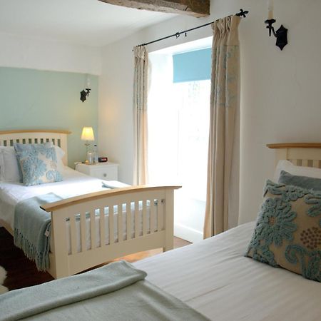 אברגאבני Kings Arms Hotel מראה חיצוני תמונה