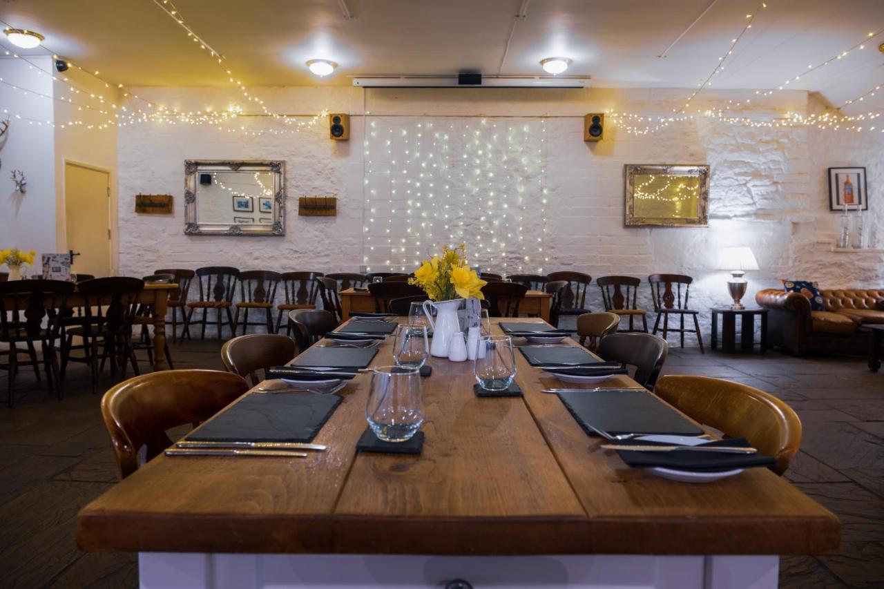 אברגאבני Kings Arms Hotel מראה חיצוני תמונה