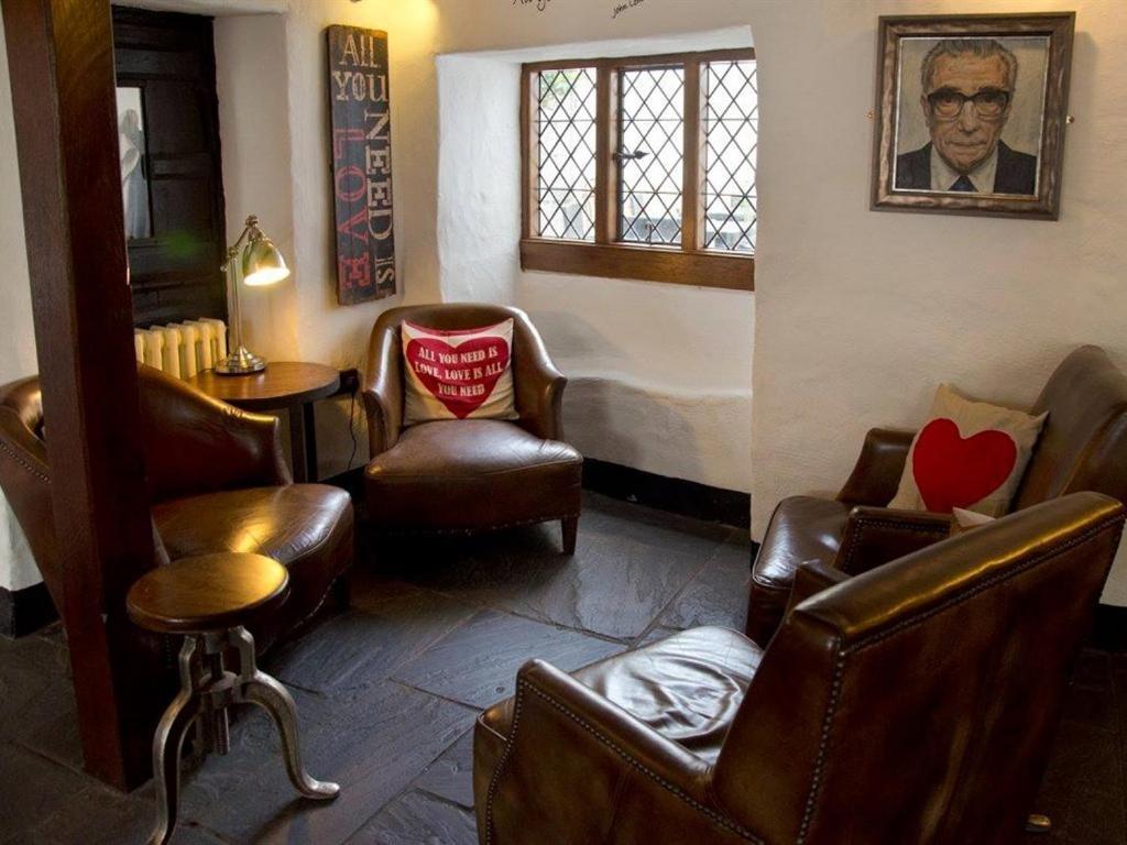 אברגאבני Kings Arms Hotel מראה חיצוני תמונה