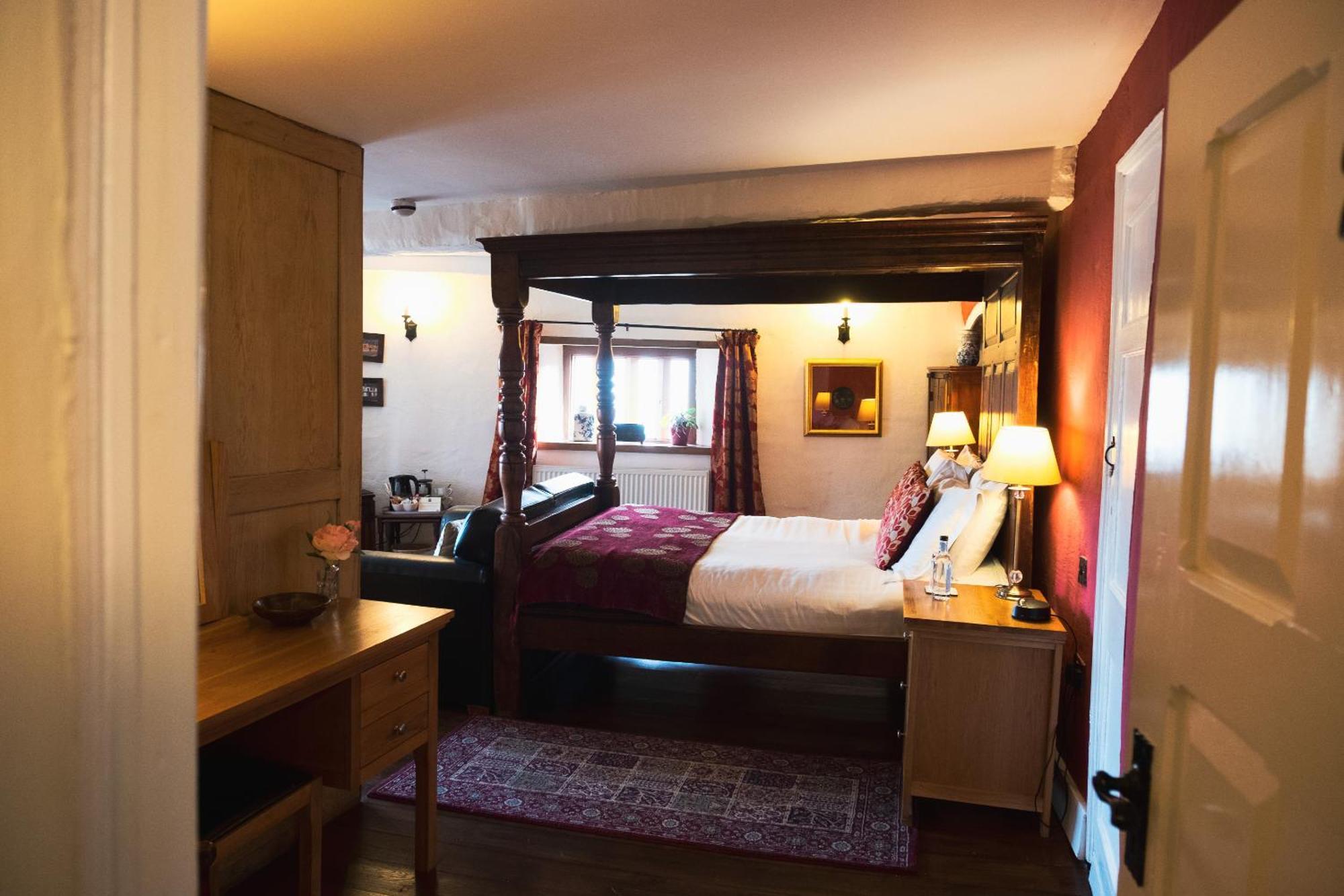 אברגאבני Kings Arms Hotel מראה חיצוני תמונה