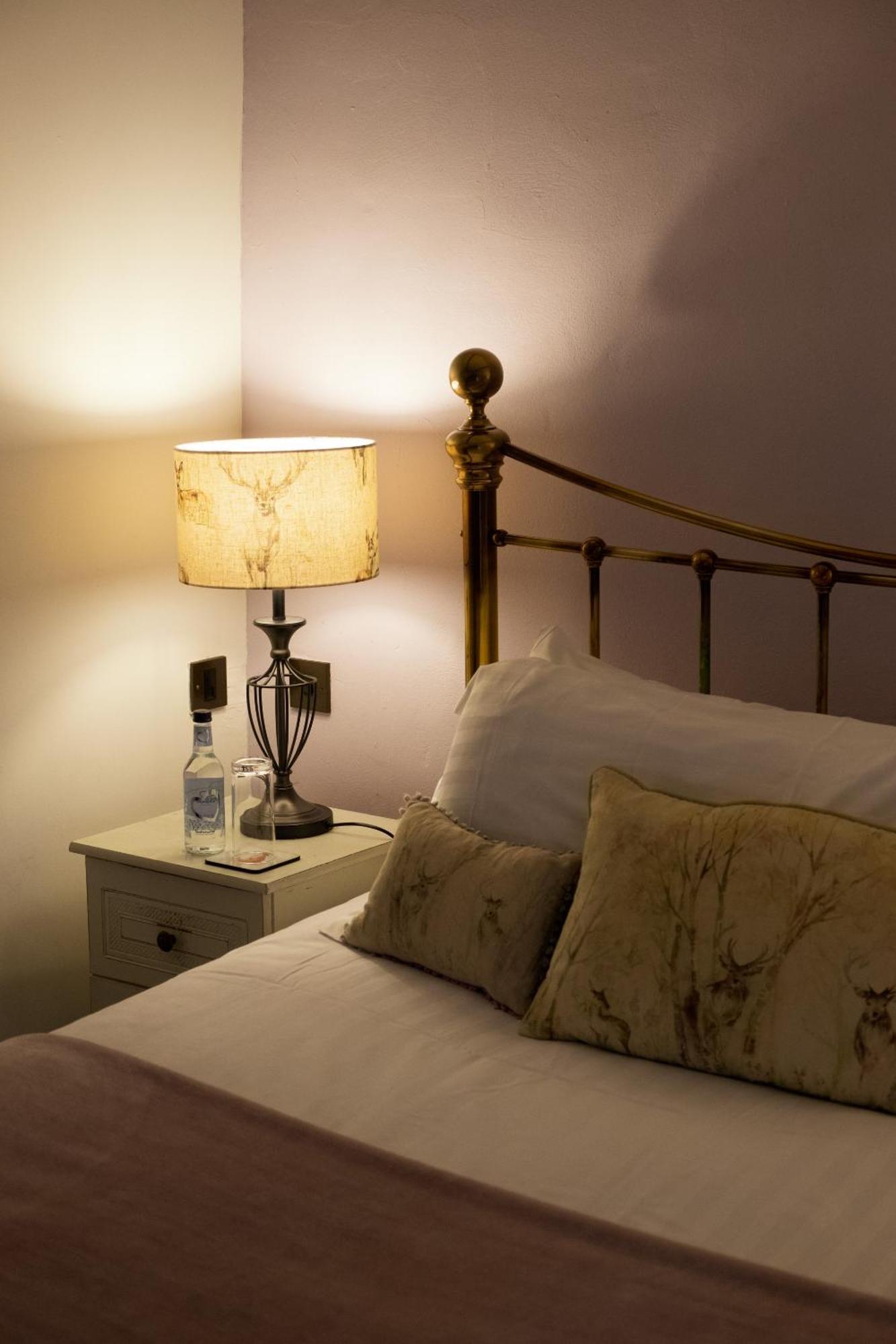 אברגאבני Kings Arms Hotel חדר תמונה