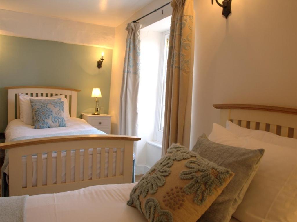 אברגאבני Kings Arms Hotel חדר תמונה