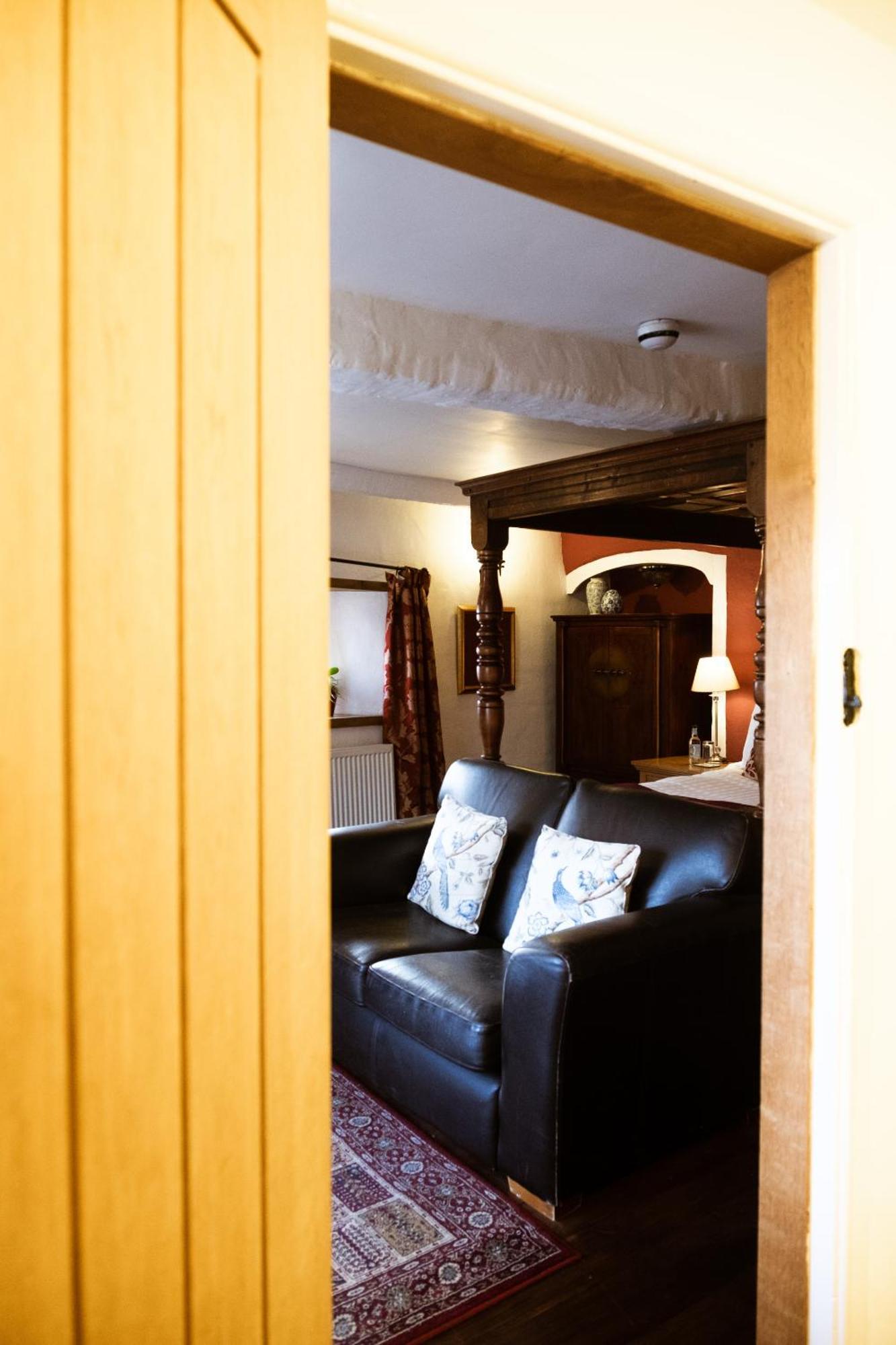 אברגאבני Kings Arms Hotel חדר תמונה