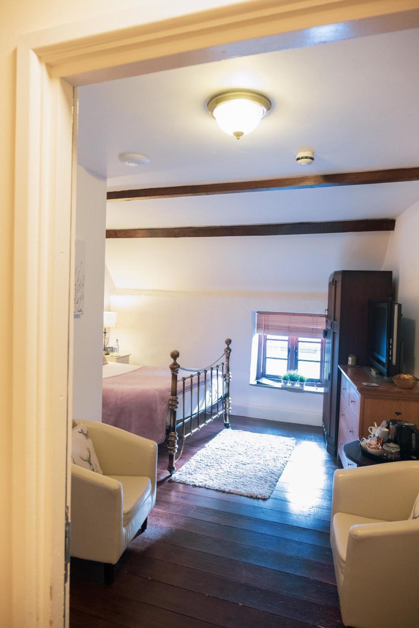אברגאבני Kings Arms Hotel חדר תמונה
