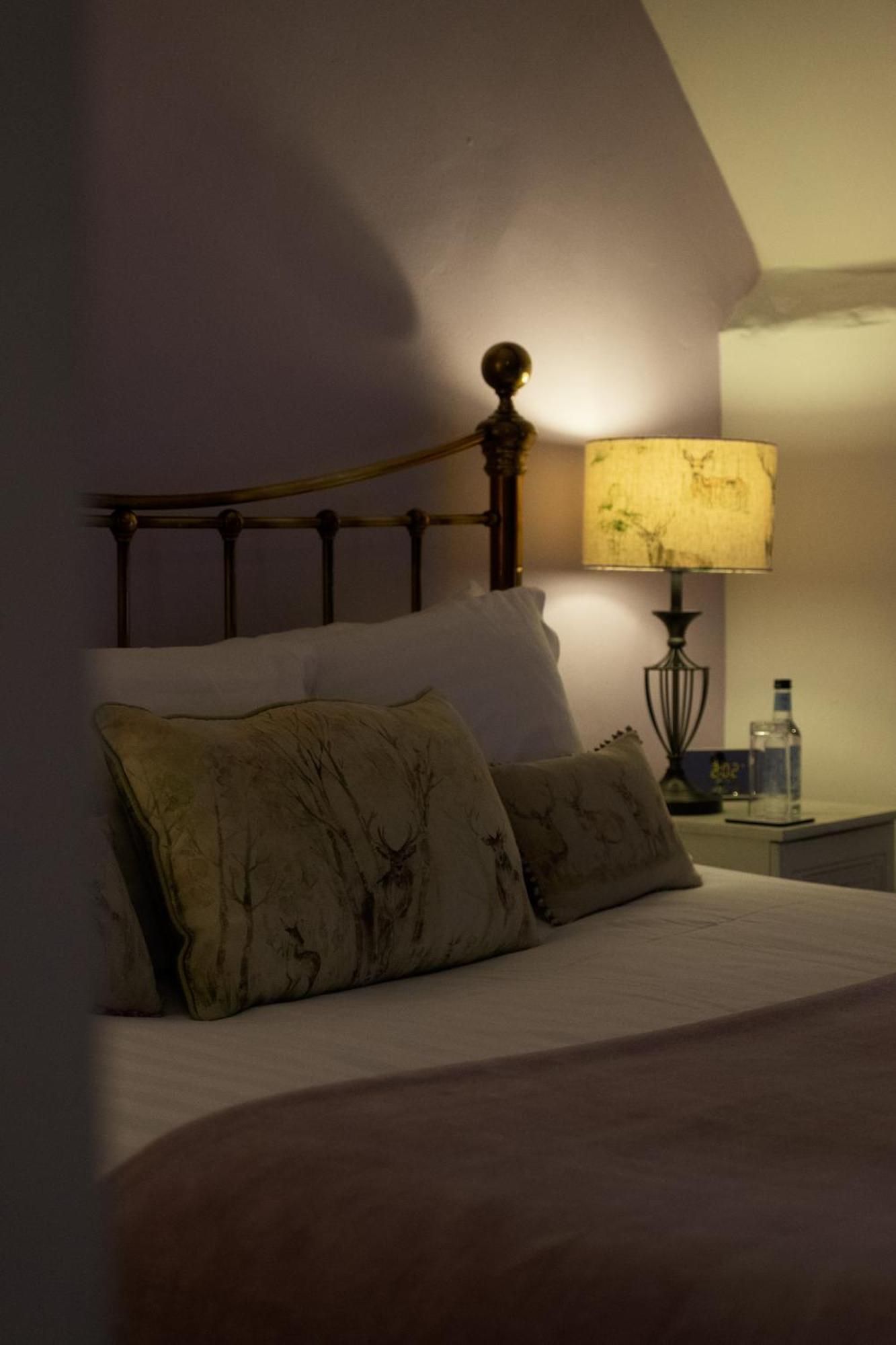 אברגאבני Kings Arms Hotel מראה חיצוני תמונה